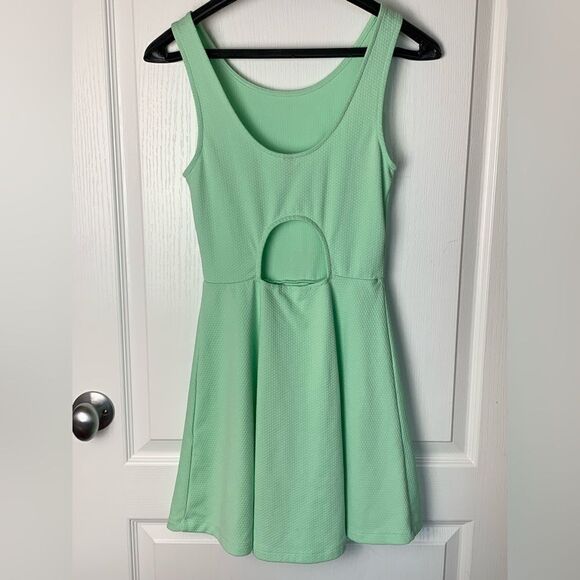 H&M MINT Green Textured Skater Mini-Dress with Cut Out Back Detail - Picture 2 of 4